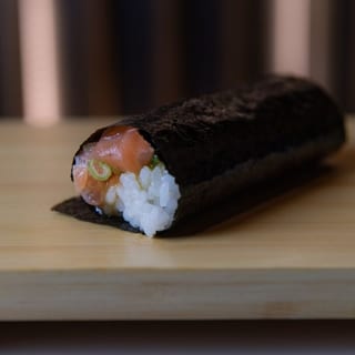 Salmon Hand Roll